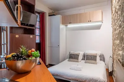 Un ou plusieurs lits dans un hébergement de l'établissement Lavie Maison little Flat Le Marais