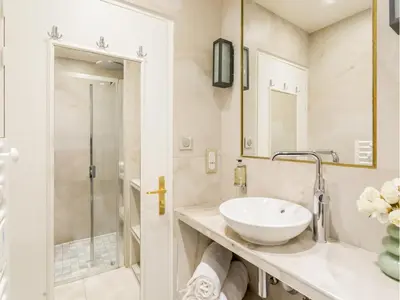 Salle de bains dans l'établissement Merveil - Luxury Suite - Louvre - Therese