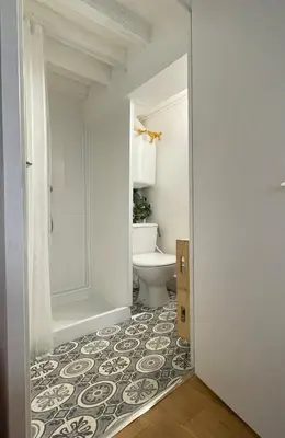 Salle de bains dans l'établissement Beau studio Gare de Lyon