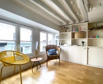 Coin salon dans l'établissement Beau studio Gare de Lyon