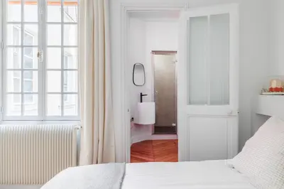 Un ou plusieurs lits dans un hébergement de l'établissement Luxury Living à Montorgueil
