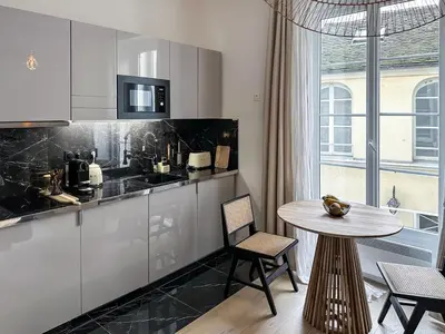 Cuisine ou kitchenette dans l'établissement Canettes Deluxe Apartment
