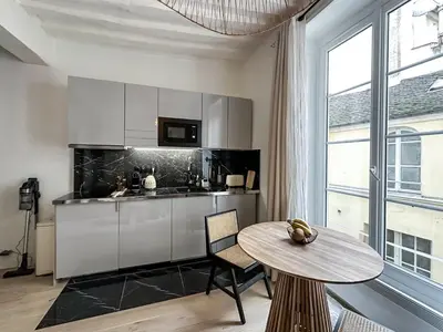 Cuisine ou kitchenette dans l'établissement Canettes Deluxe Apartment