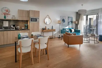 Cuisine ou kitchenette dans l'établissement Domitys Le 225
