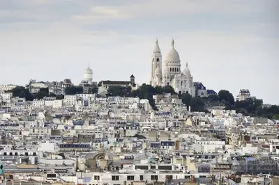 Vue générale sur Paris ou vue de la ville depuis l'appartement