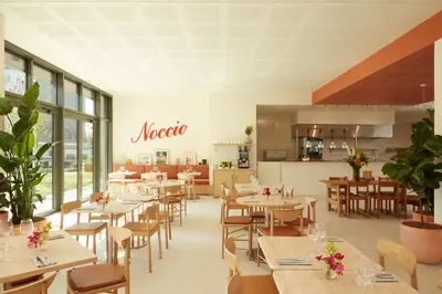 Restaurant ou autre lieu de restauration dans l'établissement OKKO Hotels Paris Rosa Parks
