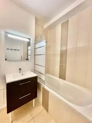Salle de bains dans l'établissement Tour Eiffel - Seine