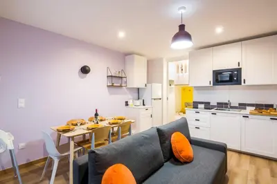 Cuisine ou kitchenette dans l'établissement Lavie Maison Chic Stay AC Parking