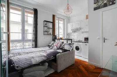 Cuisine ou kitchenette dans l'établissement Studio Rénové au Pied du Métro