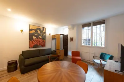 Coin salon dans l'établissement Au pied de la Tour