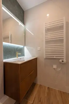 Salle de bains dans l'établissement Au pied de la Tour