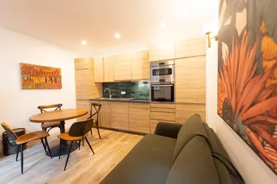 Cuisine ou kitchenette dans l'établissement Au pied de la Tour