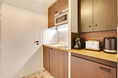 Cuisine ou kitchenette dans l'établissement Amazing apartment 4P/1BR with small garden