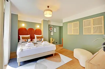 Un ou plusieurs lits dans un hébergement de l'établissement Amazing apartment 4P/1BR with small garden