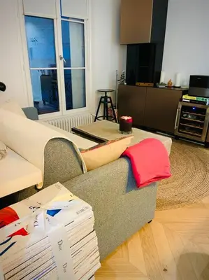 Télévision ou salle de divertissement dans l'établissement Luxe Cosy appart au Parc Monceau