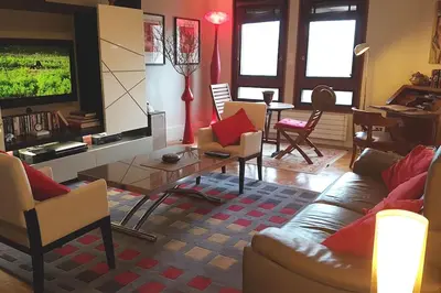 Télévision ou salle de divertissement dans l'établissement Appartement tout équipé pour 4per parking privatif