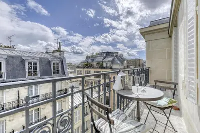 Balcon ou terrasse dans l'établissement Le Petit Parisien - Au Cœur de Montparnasse