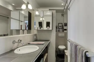 Salle de bains dans l'établissement Le Petit Parisien - Au Cœur de Montparnasse