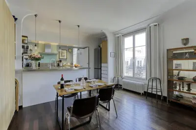 Cuisine ou kitchenette dans l'établissement Le Petit Parisien - Au Cœur de Montparnasse
