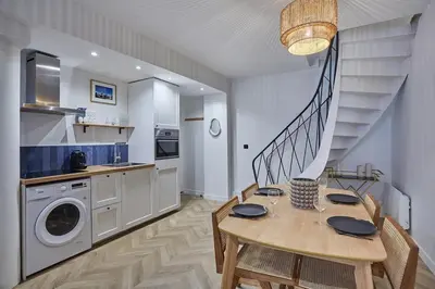 Cuisine ou kitchenette dans l'établissement Duplex Center of Paris by Studio prestige