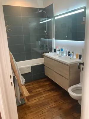 Salle de bains dans l'établissement Appartement 3 pièces Paris 11e